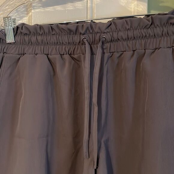 Mondetta Ladies' Woven Short Grey NWOT - Picture 2 of 11